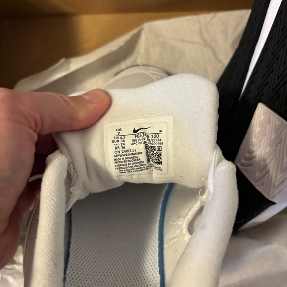 Nike Women’s GP Challenge Pro Hard Court Shoes in white/black-white - Picture 4 of 6